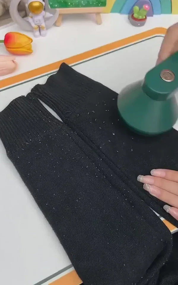 Rechargeable Lint Remover – Make Your Clothes & Furniture Look Brand New! - Emirati Touch